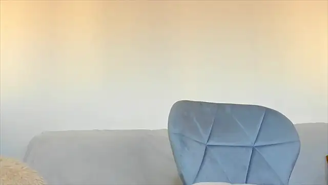 Snapshot of hornyemma__ chatting on December 18, 9:04 am hornyemma online show from December 18, 9:04 am