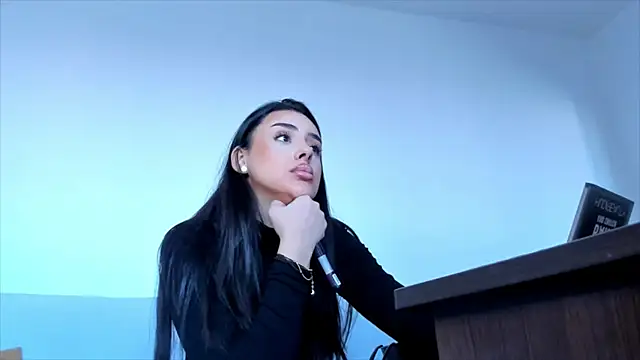 Snapshot of hornyemma__ chatting on January 8, 9:00 am hornyemma online show from January 8, 9:00 am