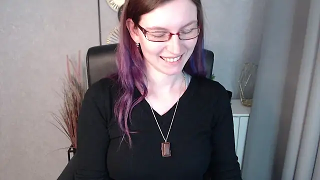 emmaxDelight online show from January 7, 10:11 am