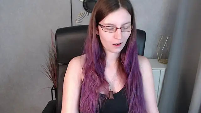 emmaxDelight online show from January 14, 9:35 am