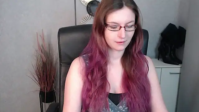 emmaxDelight online show from February 12, 6:40 am