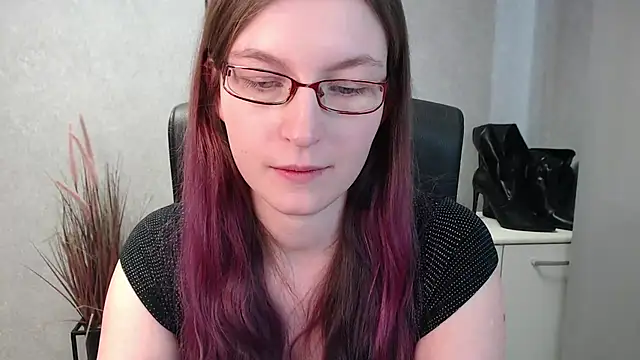 emmaxDelight online show from February 18, 1:11 pm