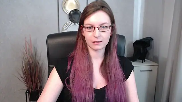 emmaxDelight online show from March 7, 1:18 pm