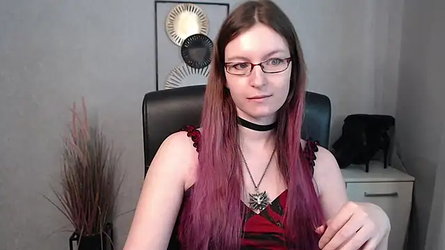 emmaxDelight online show from March 17, 9:33 am