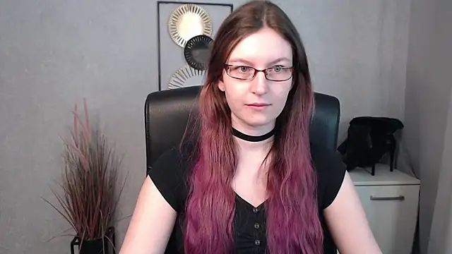 emmaxDelight online show from March 18, 6:36 am