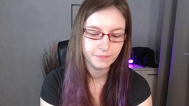 emmaxDelight online show from September 18, 5:42 am