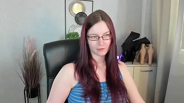 emmaxDelight online show from June 1, 5:25 pm