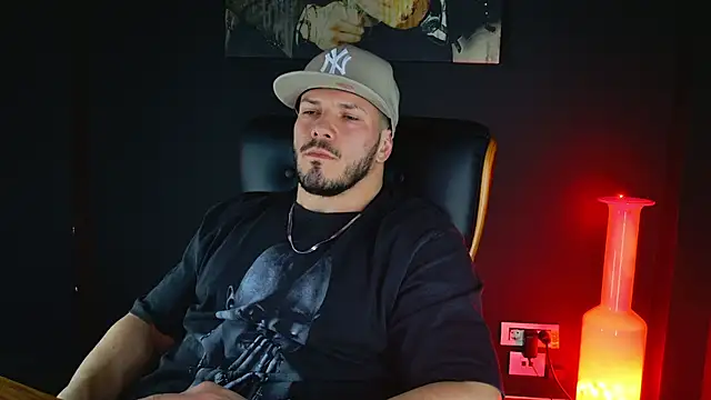 Snapshot of AngeloEric chatting on December 7, 3:08 pm AngeloEric online show from December 7, 3:08 pm