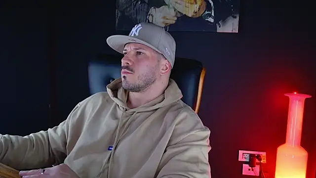 Snapshot of AngeloEric chatting on December 10, 4:17 pm AngeloEric online show from December 10, 4:17 pm