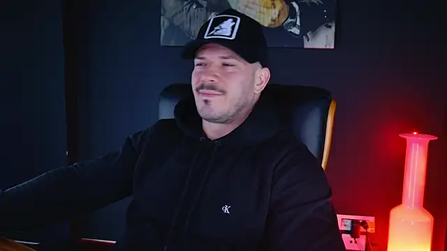 Snapshot of AngeloEric chatting on December 16, 6:43 am AngeloEric online show from December 16, 6:43 am