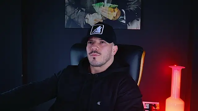 Snapshot of AngeloEric chatting on December 16, 1:43 pm AngeloEric online show from December 16, 1:43 pm