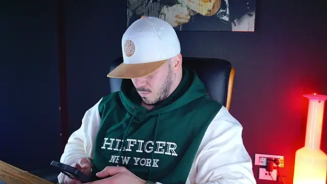 Snapshot of AngeloEric chatting on January 4, 3:39 pm AngeloEric online show from January 4, 3:39 pm