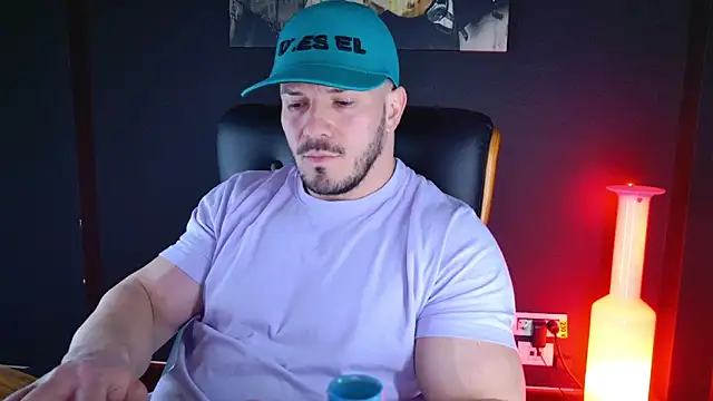 Snapshot of AngeloEric chatting on January 6, 4:02 pm AngeloEric online show from January 6, 4:02 pm