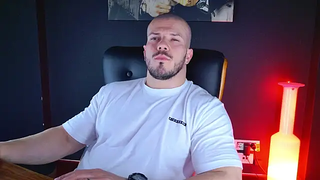 Snapshot of AngeloEric chatting on January 7, 1:35 pm AngeloEric online show from January 7, 1:35 pm