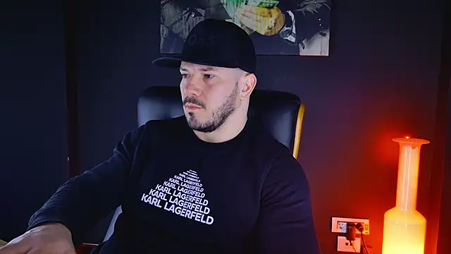 Snapshot of AngeloEric chatting on January 8, 6:41 am AngeloEric online show from January 8, 6:41 am