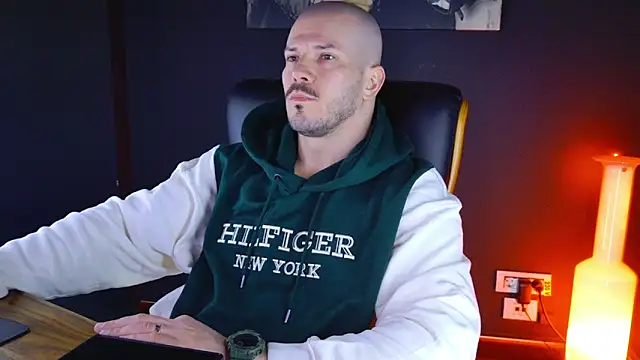 Snapshot of AngeloEric chatting on January 15, 5:29 am AngeloEric online show from January 15, 5:29 am