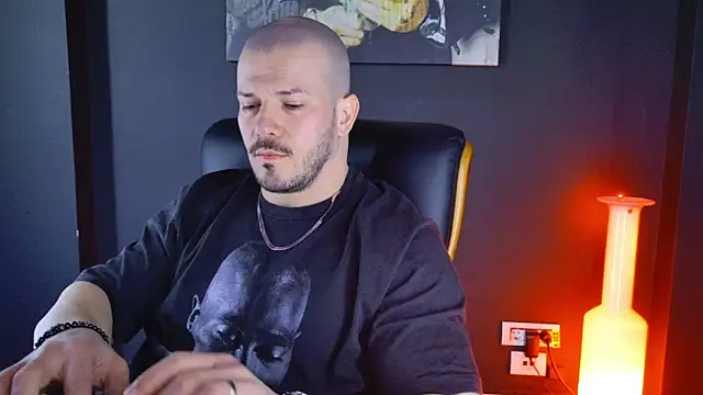 Snapshot of AngeloEric chatting on January 19, 11:12 am AngeloEric online show from January 19, 11:12 am