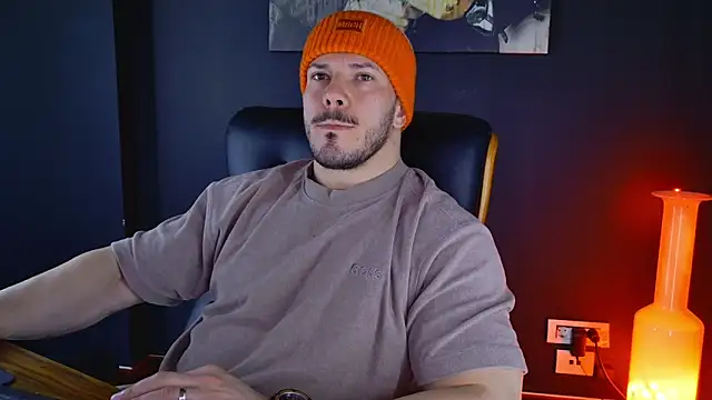 Snapshot of AngeloEric chatting on January 20, 8:41 am AngeloEric online show from January 20, 8:41 am