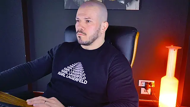 Snapshot of AngeloEric chatting on January 21, 8:41 am AngeloEric online show from January 21, 8:41 am