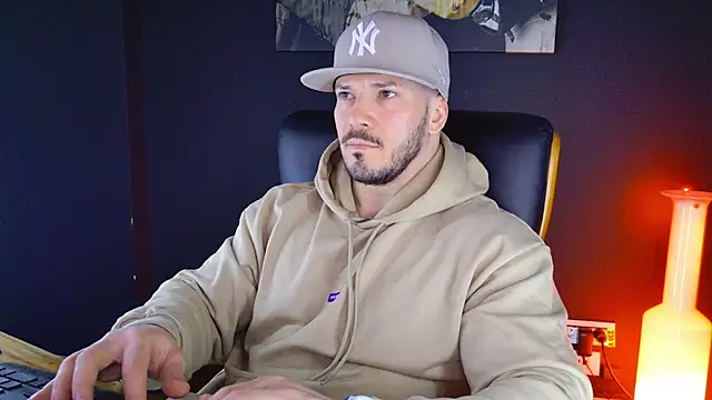 Snapshot of AngeloEric chatting on January 26, 11:28 am AngeloEric online show from January 26, 11:28 am