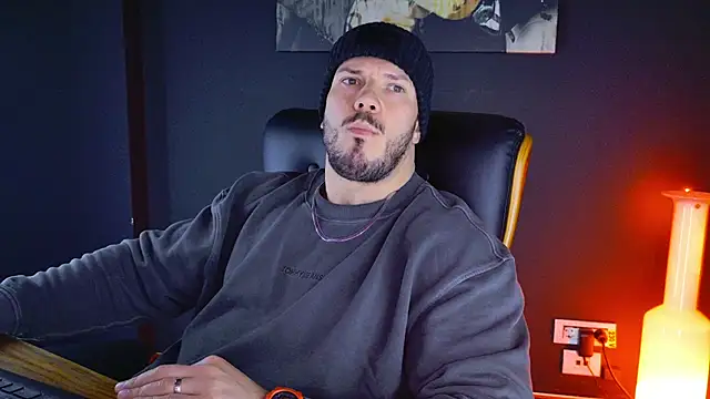 Snapshot of AngeloEric chatting on January 27, 2:35 pm AngeloEric online show from January 27, 2:35 pm