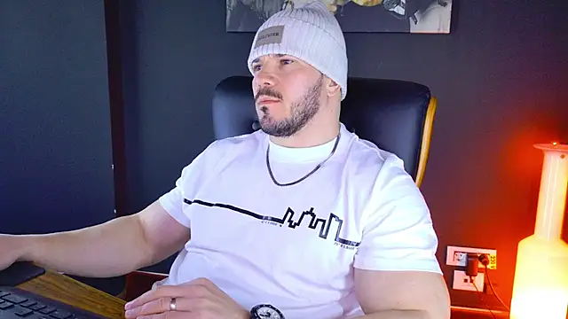 Snapshot of AngeloEric chatting on January 29, 8:08 am AngeloEric online show from January 29, 8:08 am