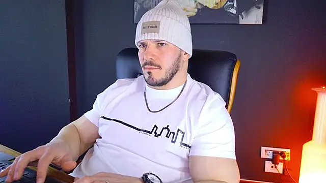 Snapshot of AngeloEric chatting on January 29, 11:09 am AngeloEric online show from January 29, 11:09 am