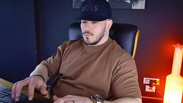 Snapshot of AngeloEric chatting on January 30, 8:01 am AngeloEric online show from January 30, 8:01 am