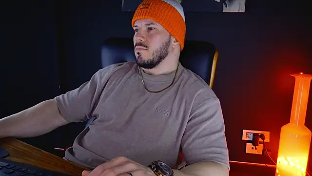 Snapshot of AngeloEric chatting on February 2, 6:58 am AngeloEric online show from February 2, 6:58 am