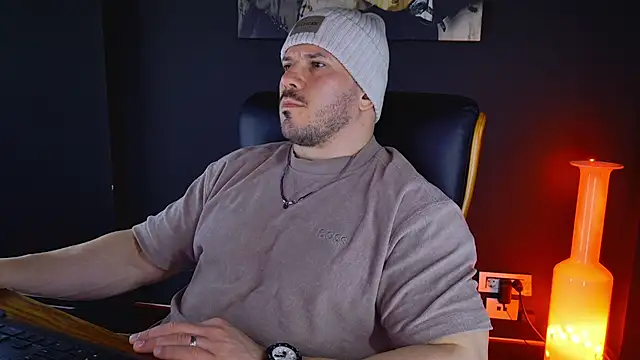 Snapshot of AngeloEric chatting on February 13, 10:34 am AngeloEric online show from February 13, 10:34 am