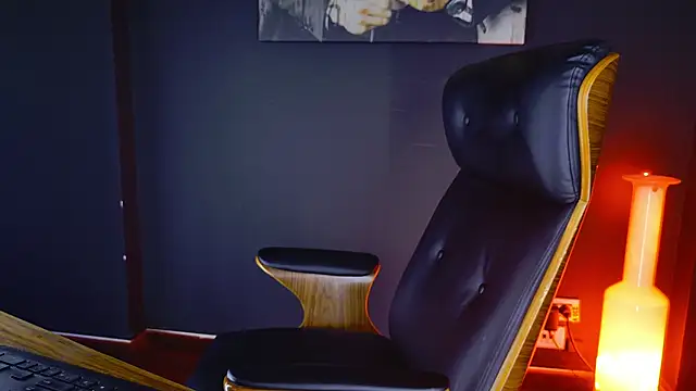 Snapshot of AngeloEric chatting on February 13, 1:37 pm AngeloEric online show from February 13, 1:37 pm