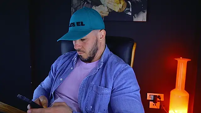 Snapshot of AngeloEric chatting on March 17, 9:44 am AngeloEric online show from March 17, 9:44 am