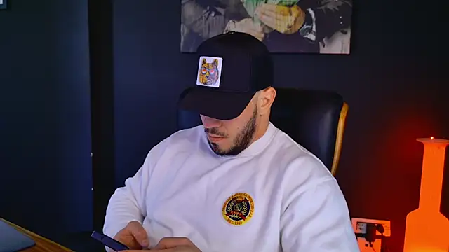 Snapshot of AngeloEric chatting on March 22, 12:35 pm AngeloEric online show from March 22, 12:35 pm