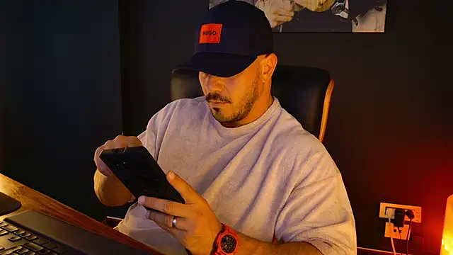 Snapshot of AngeloEric chatting on September 17, 9:22 am AngeloEric online show from September 17, 9:22 am