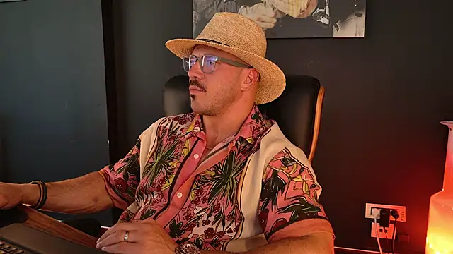 Snapshot of AngeloEric chatting on September 20, 10:16 am AngeloEric online show from September 20, 10:16 am