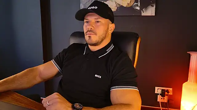 Snapshot of AngeloEric chatting on September 28, 9:03 am AngeloEric online show from September 28, 9:03 am