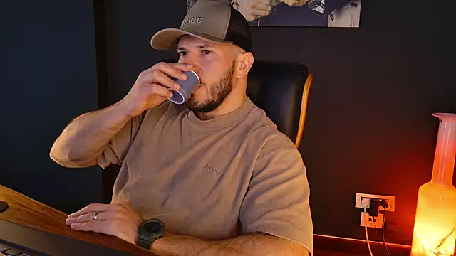 Snapshot of AngeloEric chatting on December 4, 1:09 pm AngeloEric online show from December 4, 1:09 pm