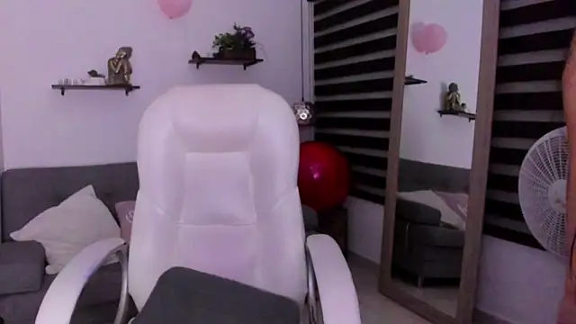 Snapshot of zoe_turnner_18 chatting on November 23, 12:16 pm zoe turnner 18 online show from November 23, 12:16 pm