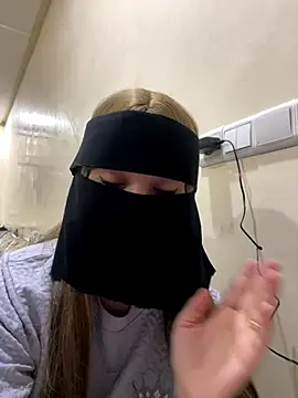 Snapshot of jijijoudia chatting on November 14, 12:31 am jijijoudia online show from November 14, 12:31 am