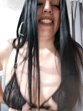 Snapshot of Paulitta- chatting on May 25, 2:12 pm Paulitta- online show from May 25, 2:12 pm