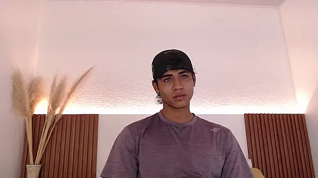 Snapshot of zander_2120 chatting on December 12, 1:17 pm zander 2120 online show from December 12, 1:17 pm