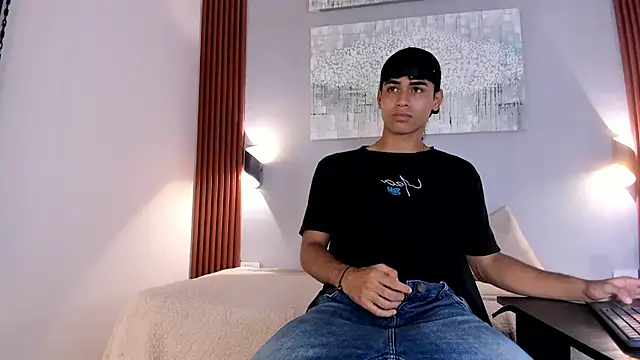 Snapshot of zander_2120 chatting on February 20, 10:37 pm zander 2120 online show from February 20, 10:37 pm