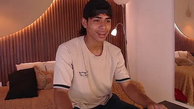 Snapshot of zander_2120 chatting on February 25, 1:39 pm zander 2120 online show from February 25, 1:39 pm