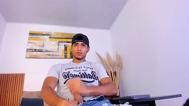 Snapshot of zander_2120 chatting on October 7, 12:57 pm zander 2120 online show from October 7, 12:57 pm