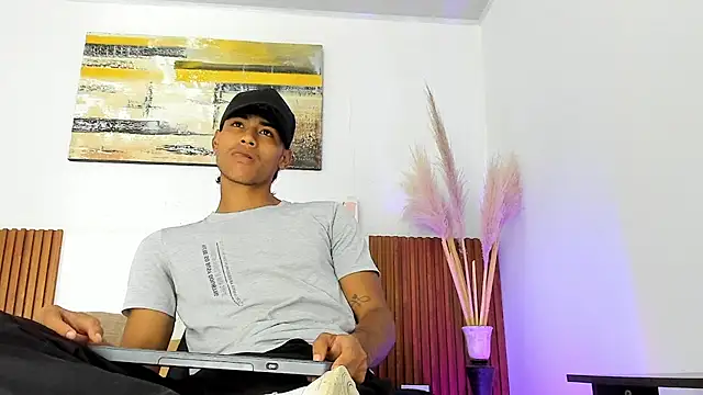 Snapshot of zander_2120 chatting on November 9, 1:31 pm zander 2120 online show from November 9, 1:31 pm