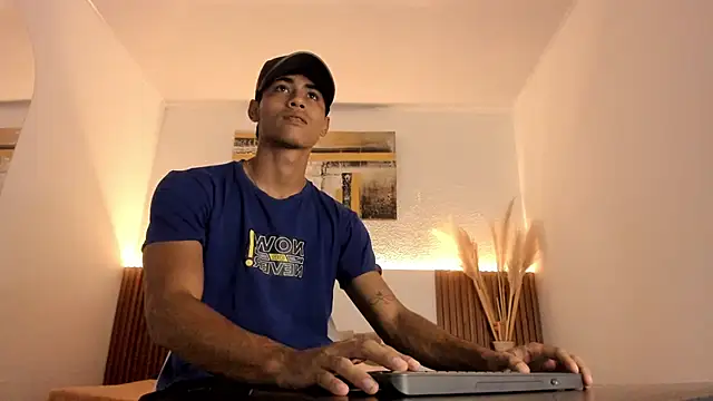 zander 2120 online show from April 30, 1:06 pm