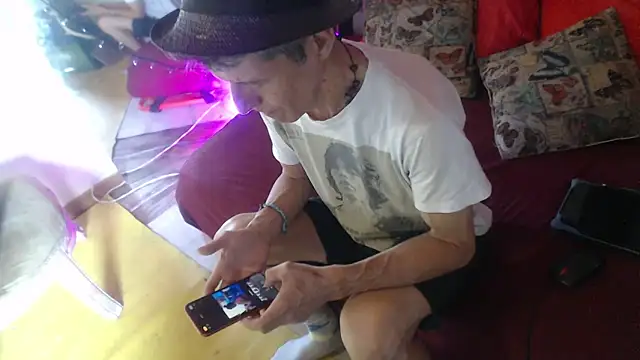 laye19 online show from February 19, 4:44 pm