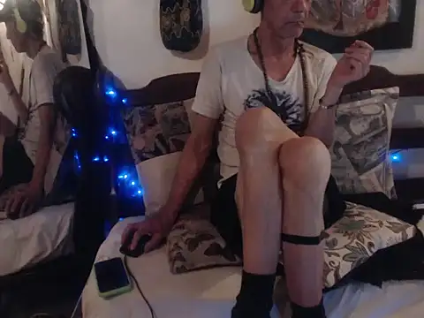 laye19 online show from October 9, 11:58 pm