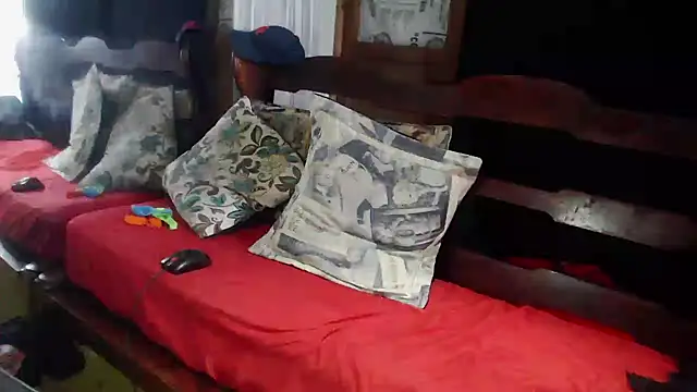 laye19 online show from November 11, 9:04 pm