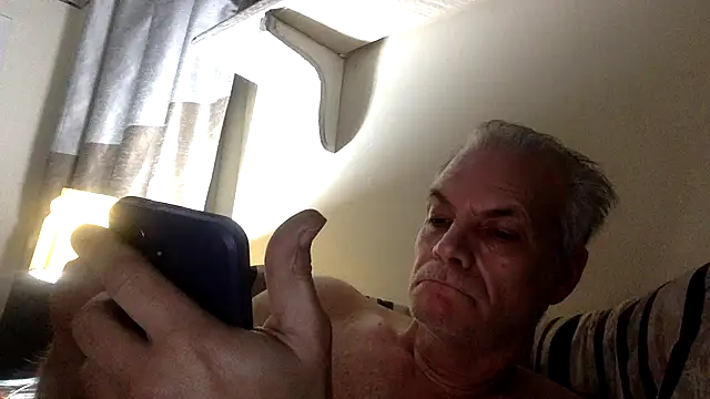 Snapshot of Hand69someguy chatting on April 10, 8:08 am Hand69someguy online show from April 10, 8:08 am